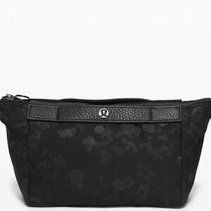 Lululemon travel easy kit
